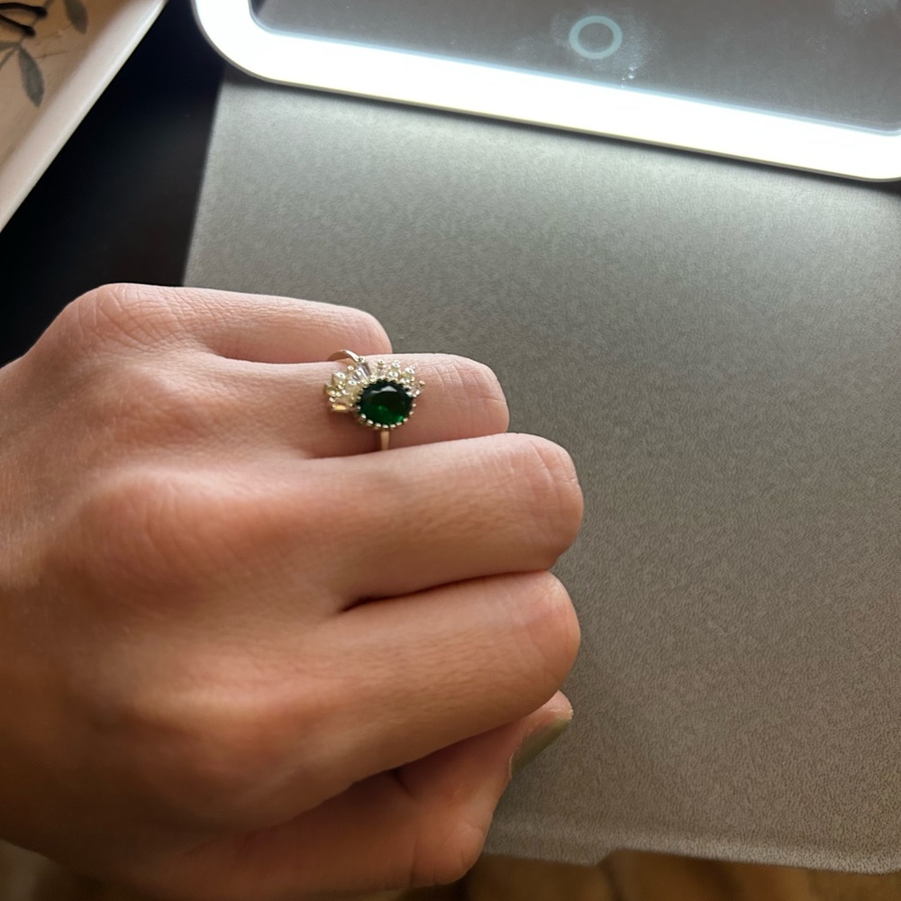 Green Gemstone Silver Solitaire Ring - image 2